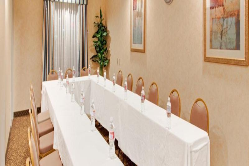 Holiday Inn Express Delano Highway 99 By Ihg Luaran gambar